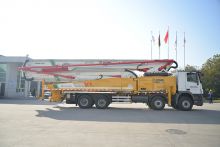 XCMG official 62m concrete pump truck HB62V China concrete truck with Benz chassis for sale
